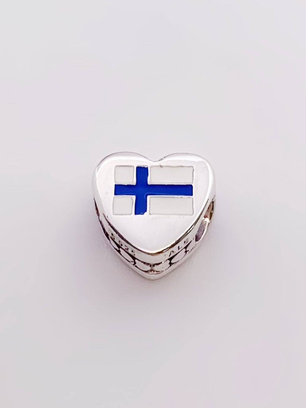 Pandora FINLAND Flag Heart Charm